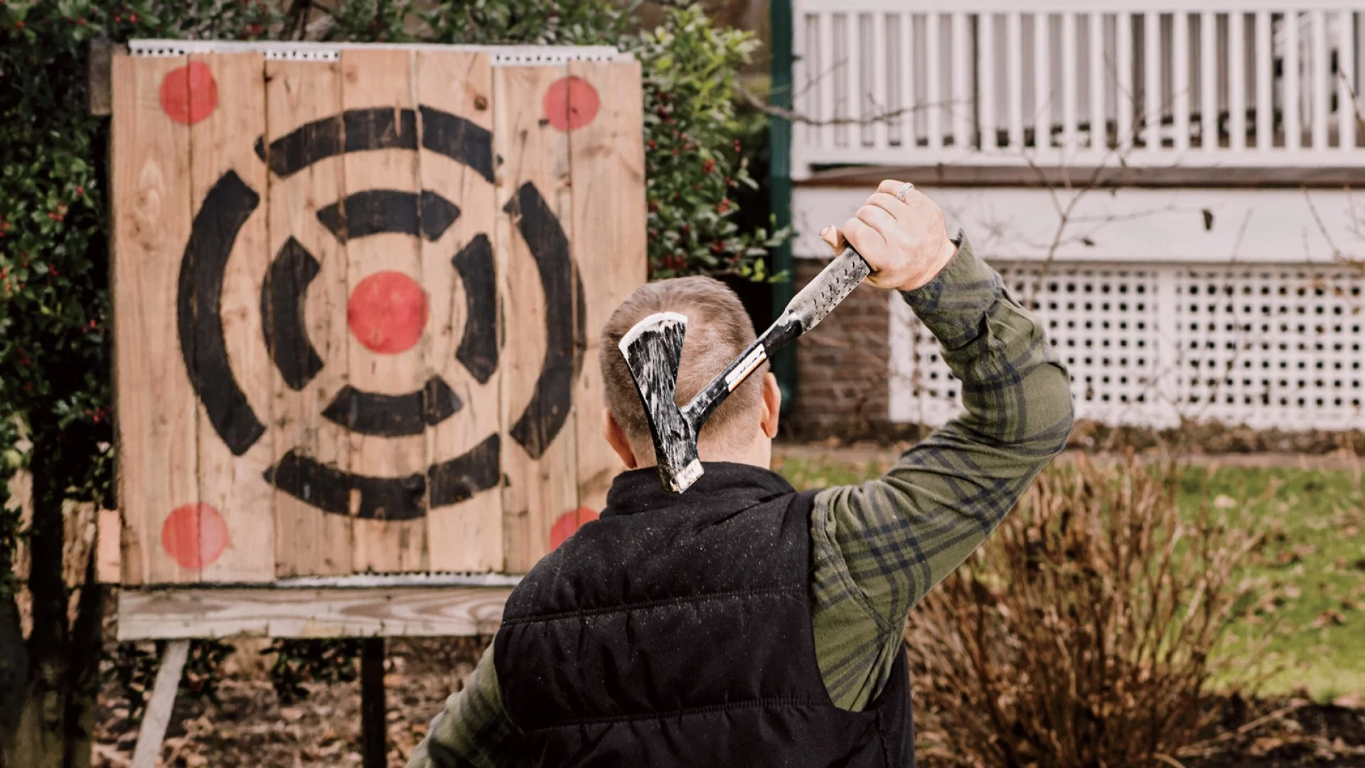 hatchet tossing